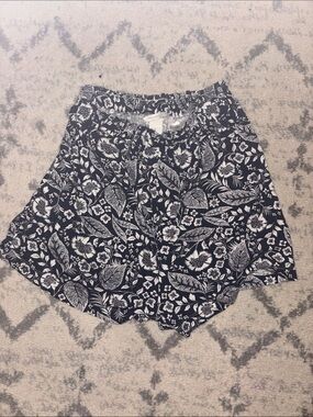 H&M Black & White High-Waist Floral Shorts